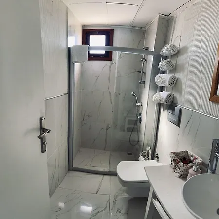 Erol - Sadece Yetişkin Otel Ayvalı